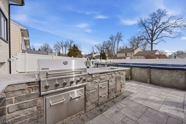 5 Epping Dr, Kenilworth Boro, NJ 07033