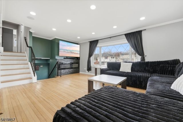 5 Epping Dr, Kenilworth Boro, NJ 07033