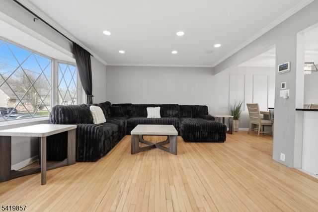 5 Epping Dr, Kenilworth Boro, NJ 07033