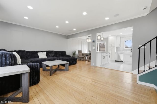 5 Epping Dr, Kenilworth Boro, NJ 07033