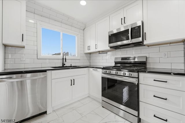 5 Epping Dr, Kenilworth Boro, NJ 07033