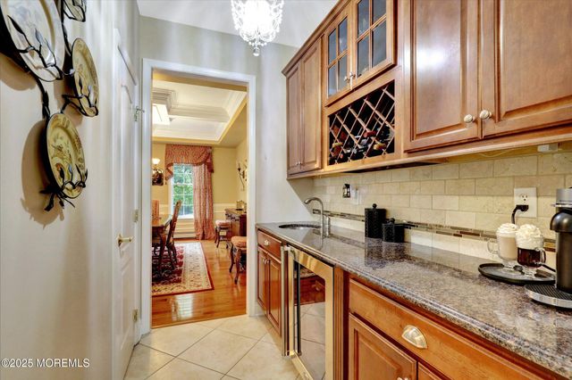 50 Hedgerow Lane, Manalapan, NJ 07726