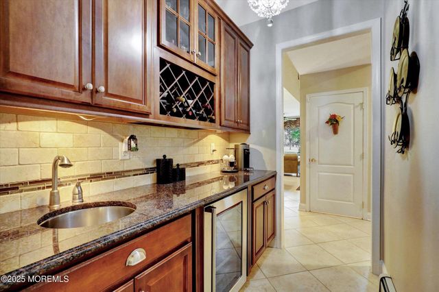 50 Hedgerow Lane, Manalapan, NJ 07726