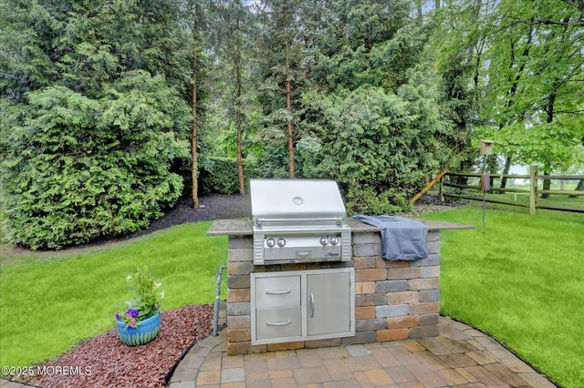 50 Hedgerow Lane, Manalapan, NJ 07726