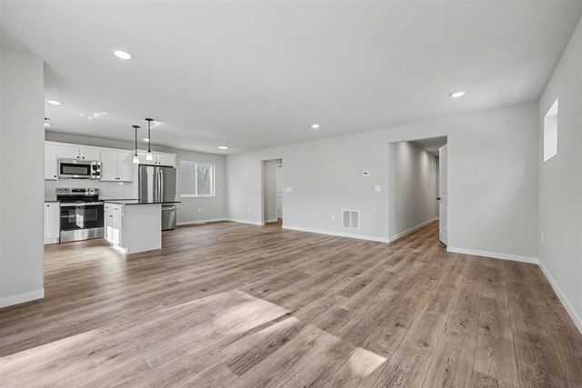 1002 Cedarwood Drive, Greenville, MI 48838