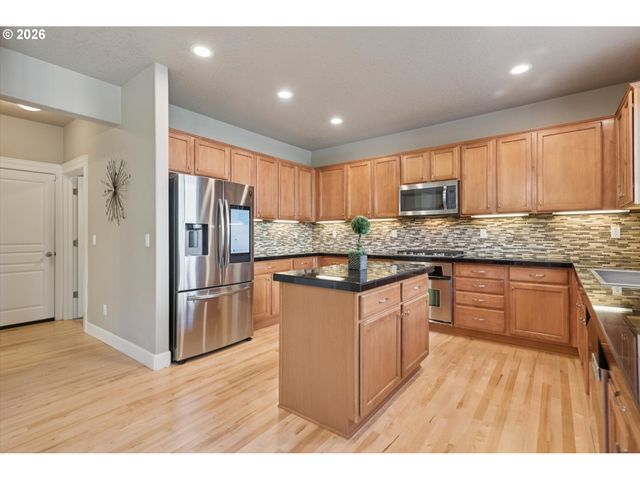 5228 Nw SHORELINE Way, Portland, OR 97229