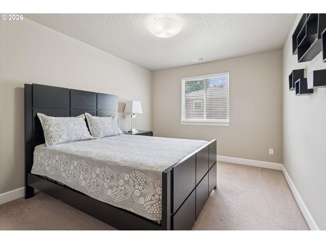 5228 Nw SHORELINE Way, Portland, OR 97229