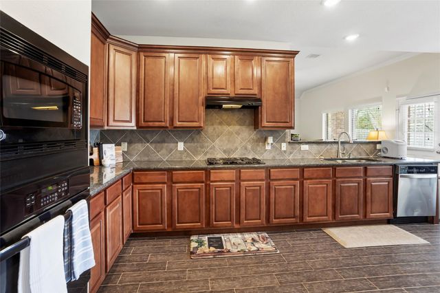 1995 Brentwood Drive, Alvin, TX 77511