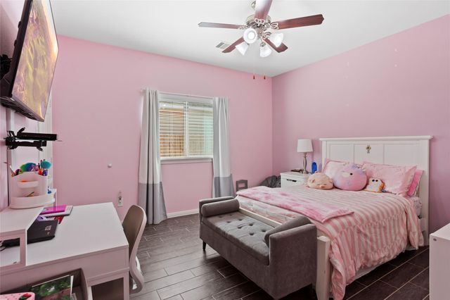 1995 Brentwood Drive, Alvin, TX 77511