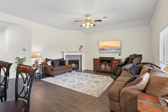 1995 Brentwood Drive, Alvin, TX 77511