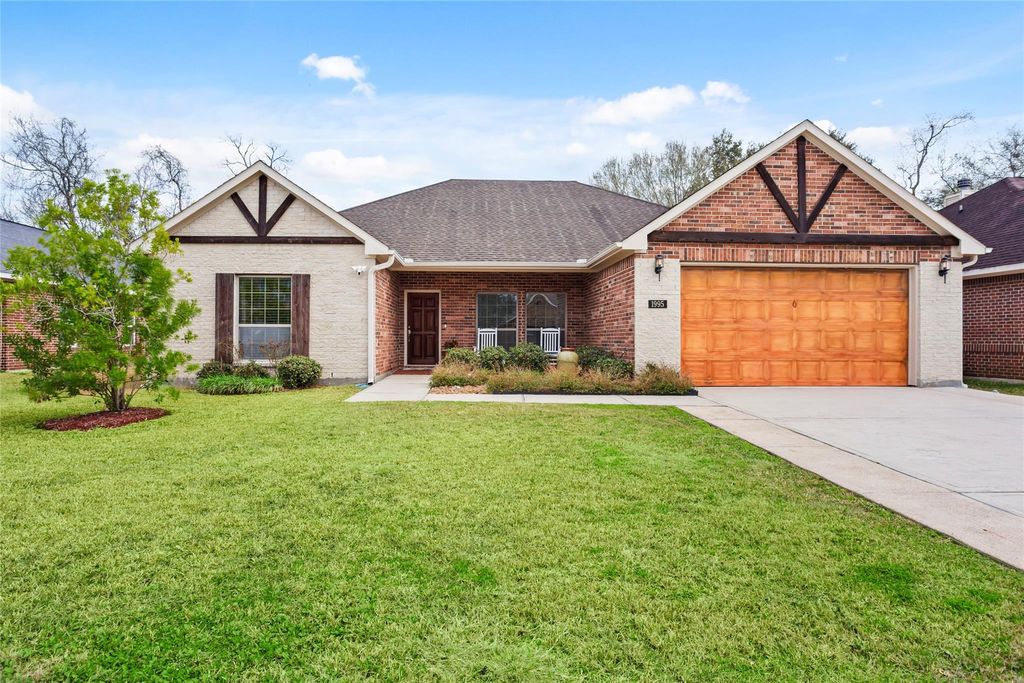 1995 Brentwood Drive, Alvin, TX 77511