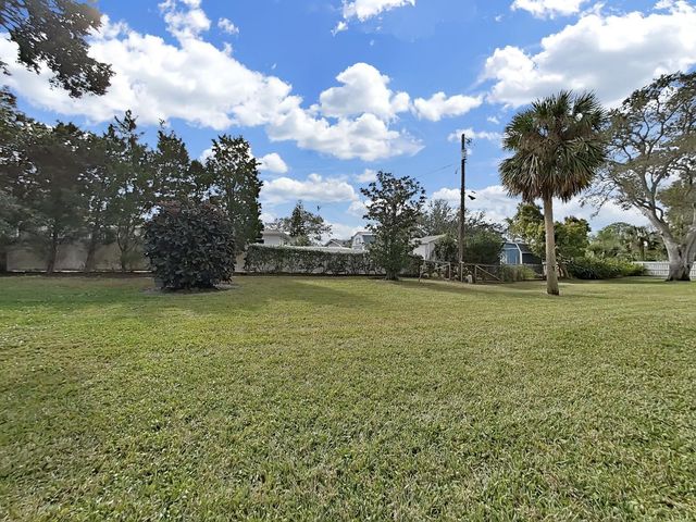 1025 LAKE AVOCA PLACE, Tarpon Springs, FL 34689