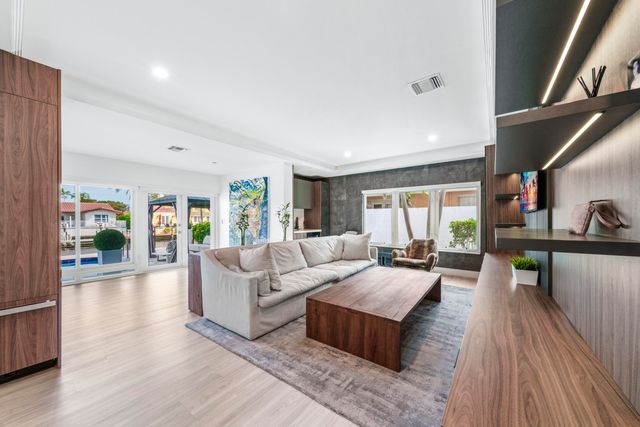 11 Castle Harbor Isle Drive, Fort Lauderdale, FL 33308