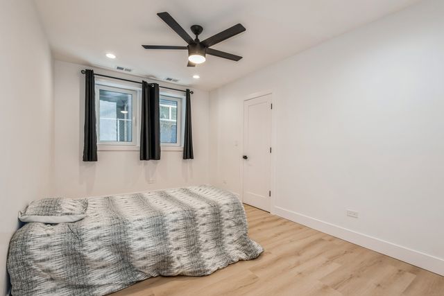 1535 W Estes Avenue G, Chicago, IL 60626