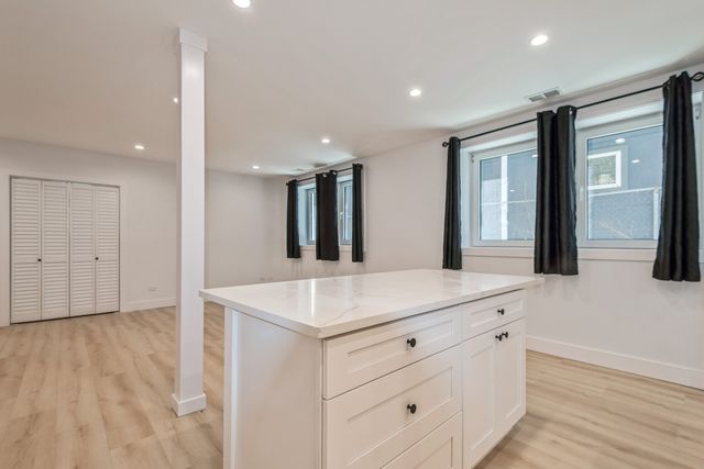 1535 W Estes Avenue G, Chicago, IL 60626