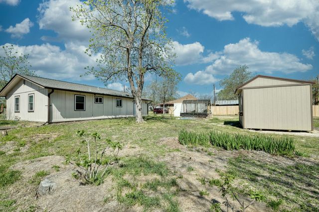 818 Kimbro ST, Taylor, TX 76574