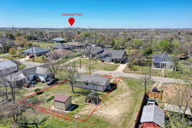818 Kimbro ST, Taylor, TX 76574