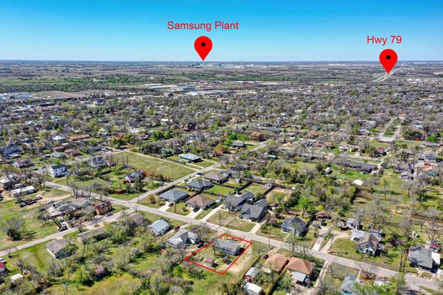818 Kimbro ST, Taylor, TX 76574