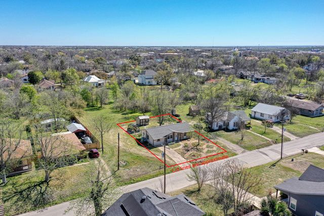 818 Kimbro ST, Taylor, TX 76574