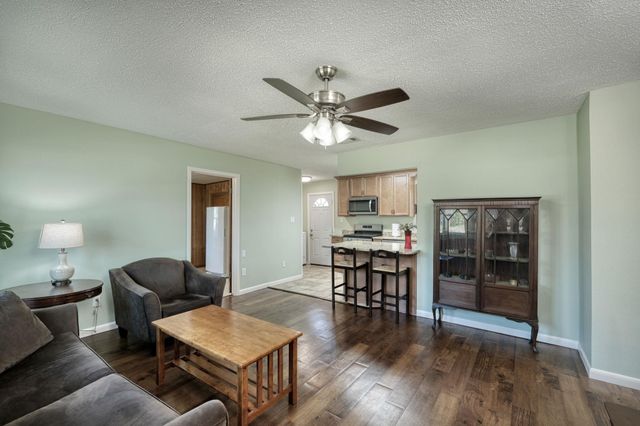 818 Kimbro ST, Taylor, TX 76574
