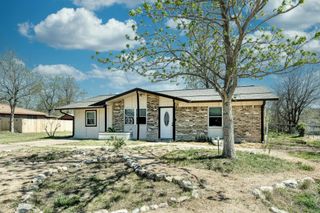 818 Kimbro ST, Taylor, TX 76574