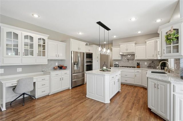 2115 Prairie Creek Drive, Kearney, MO 64060