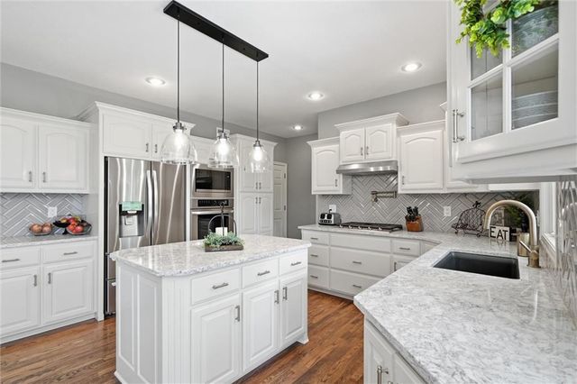 2115 Prairie Creek Drive, Kearney, MO 64060