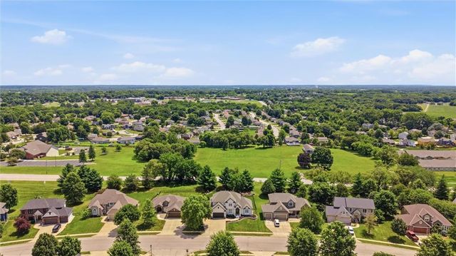 2115 Prairie Creek Drive, Kearney, MO 64060