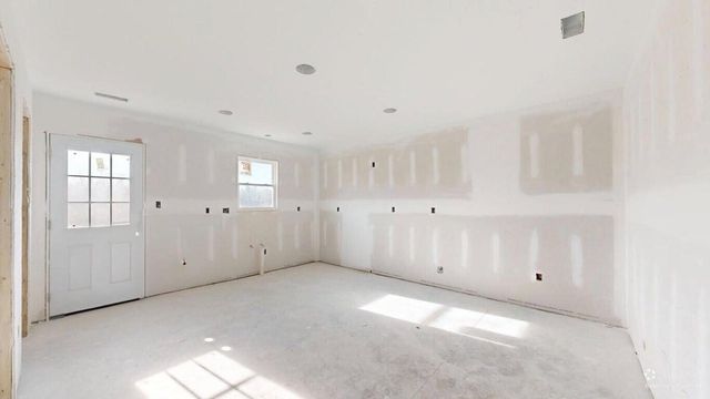 2266 Smith Mountain Lake PKWY, Huddleston, VA 24104