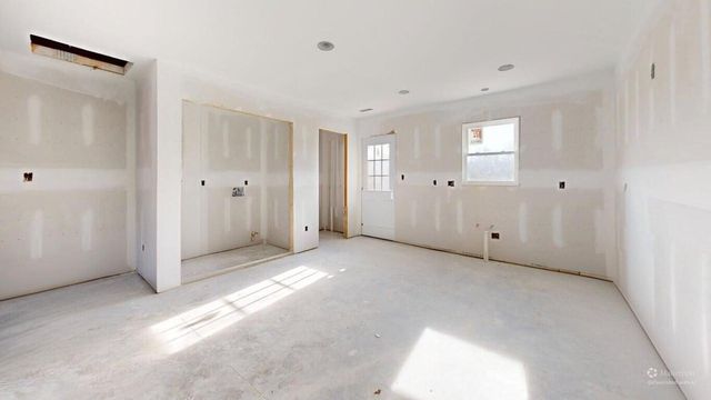 2266 Smith Mountain Lake PKWY, Huddleston, VA 24104