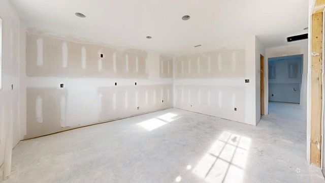 2266 Smith Mountain Lake PKWY, Huddleston, VA 24104