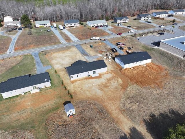 2266 Smith Mountain Lake PKWY, Huddleston, VA 24104