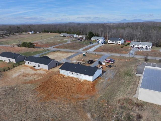 2266 Smith Mountain Lake PKWY, Huddleston, VA 24104