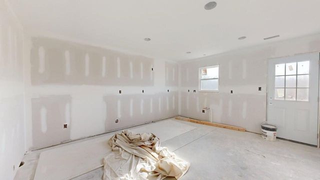 2266 Smith Mountain Lake PKWY, Huddleston, VA 24104