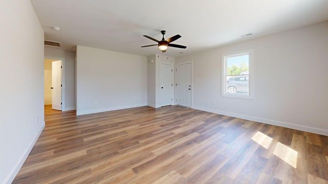 2266 Smith Mountain Lake PKWY, Huddleston, VA 24104