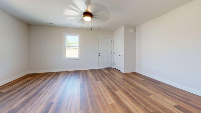 2266 Smith Mountain Lake PKWY, Huddleston, VA 24104