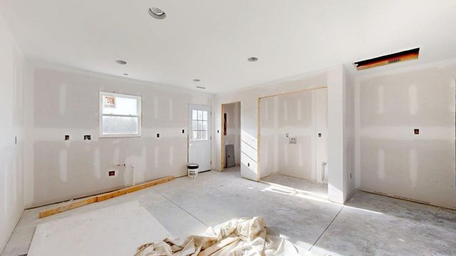 2266 Smith Mountain Lake PKWY, Huddleston, VA 24104