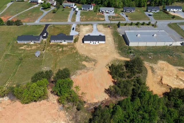 2266 Smith Mountain Lake PKWY, Huddleston, VA 24104