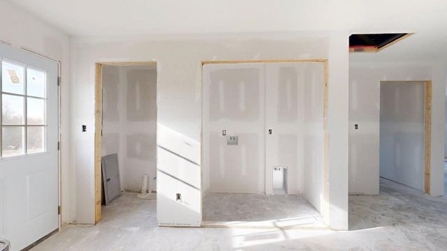 2266 Smith Mountain Lake PKWY, Huddleston, VA 24104