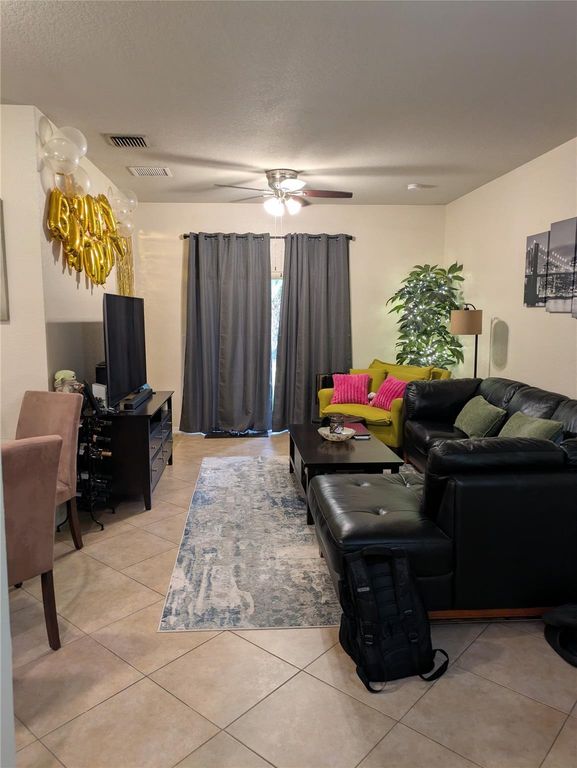 9073 Plymouth Pl, Tamarac, FL 33321