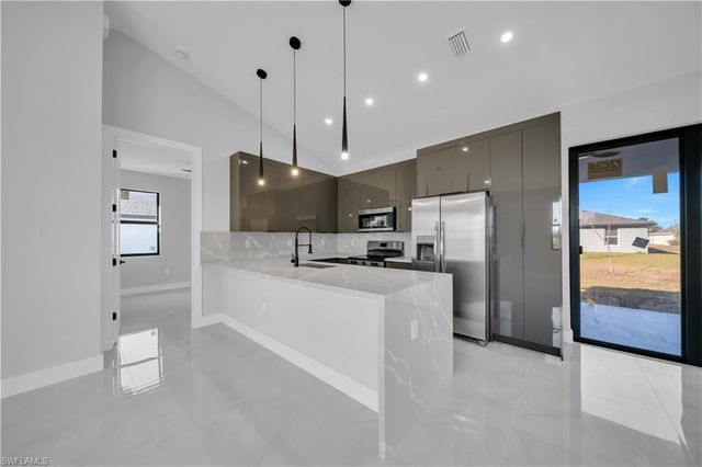 1120 NW 20th PL, Cape Coral, FL 33993