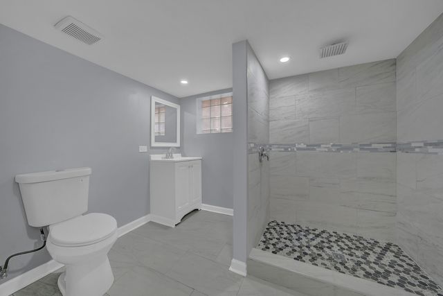 8611 S Kingston Avenue, Chicago, IL 60617