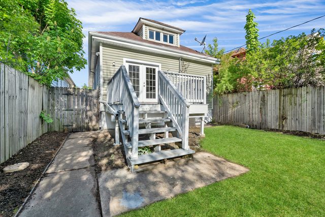8611 S Kingston Avenue, Chicago, IL 60617