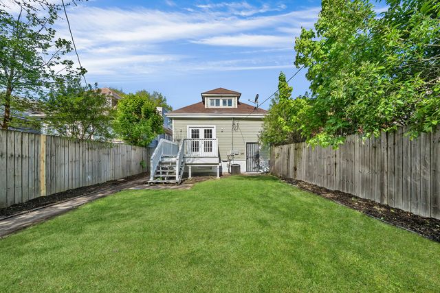8611 S Kingston Avenue, Chicago, IL 60617
