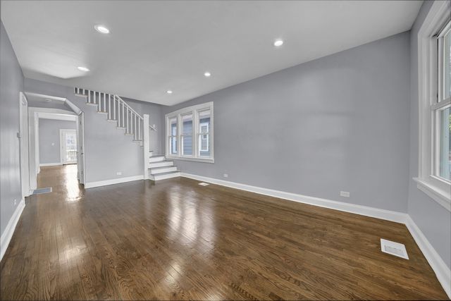 8611 S Kingston Avenue, Chicago, IL 60617