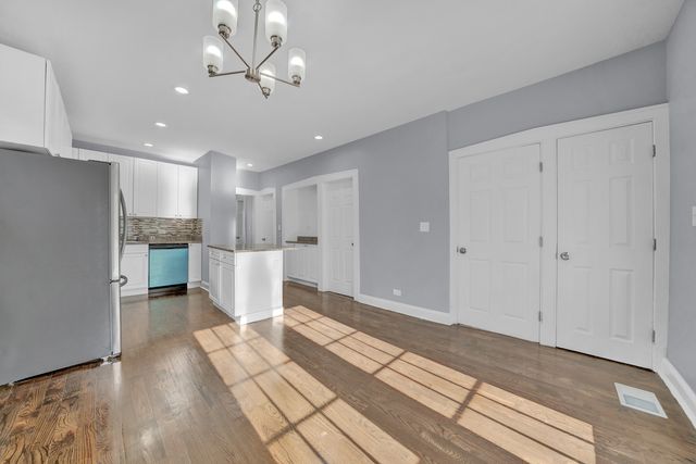 8611 S Kingston Avenue, Chicago, IL 60617