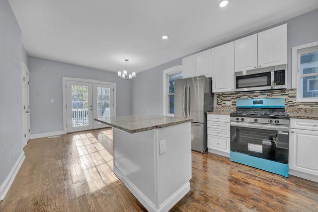 8611 S Kingston Avenue, Chicago, IL 60617