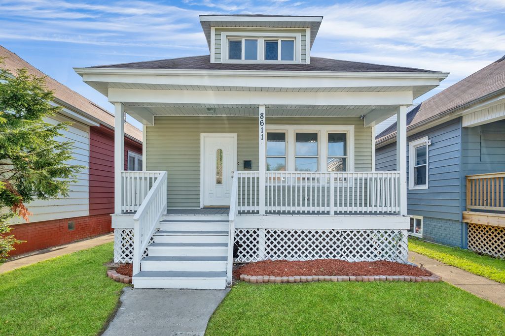 8611 S Kingston Avenue, Chicago, IL 60617