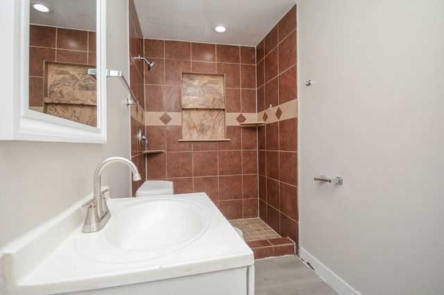 6014 Collingsworth Street 2, Houston, TX 77026