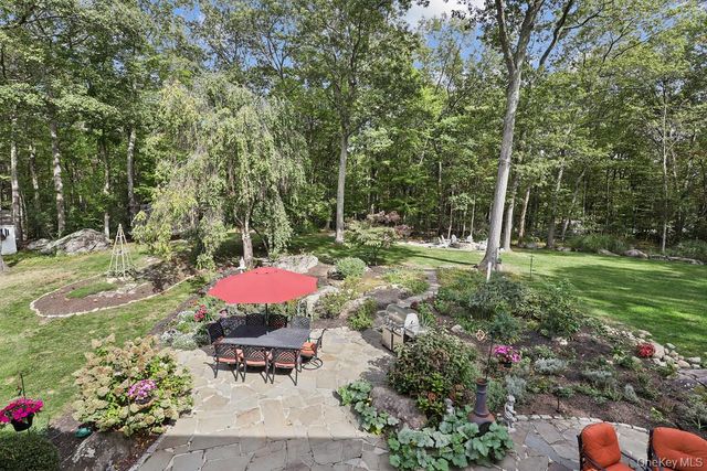33 Peters Lane, Pound Ridge, NY 10576